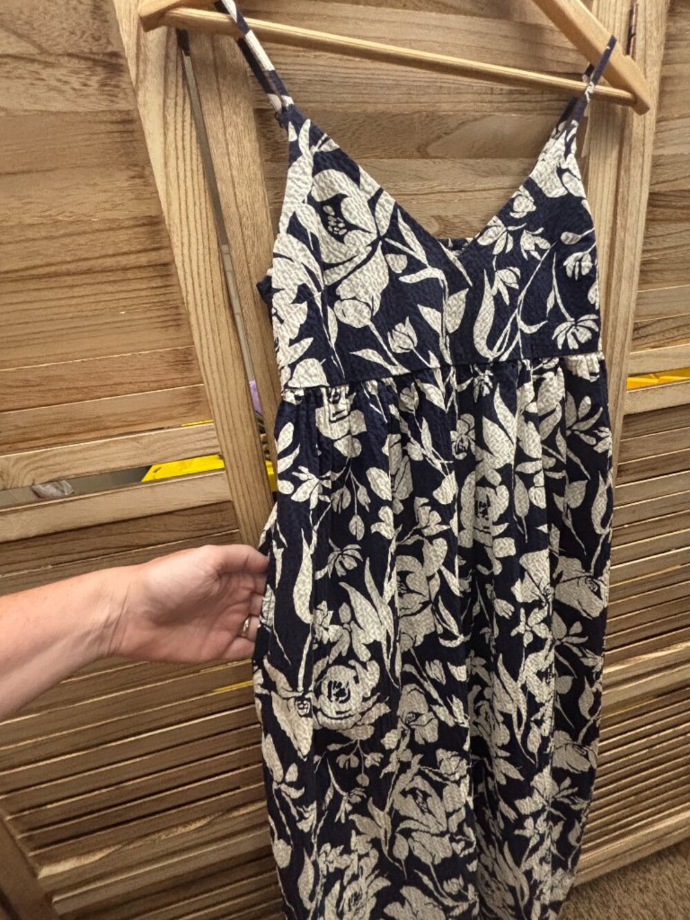 A New Day Floral Seersucker Maxi Dress Navy Cream Pockets Smocked Back XS - Picture 4 of 8